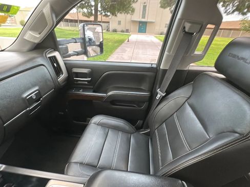 Used 2017 GMC Sierra 3500 Denali w/ Duramax Plus Package image 12