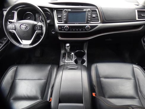 Used 2015 Toyota Highlander XLE AWD/4WD image 10