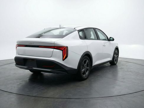 Used 2025 Kia K4 LXS image 9
