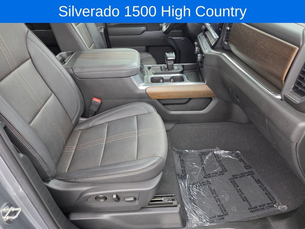 Used 2023 Chevrolet Silverado 1500 High Country w/ Technology Package AWD/4WD image 30