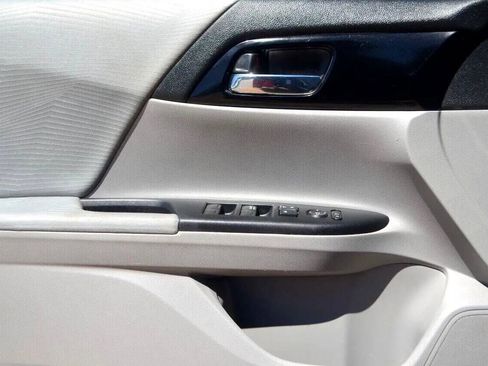 Used 2017 Honda Accord LX image 17