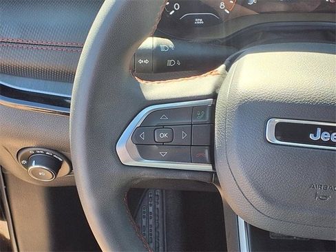 Used 2024 Jeep Compass Trailhawk image 5