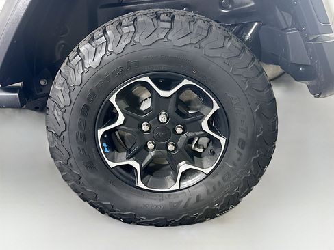 Used 2022 Jeep Wrangler Unlimited Rubicon 4xe image 11