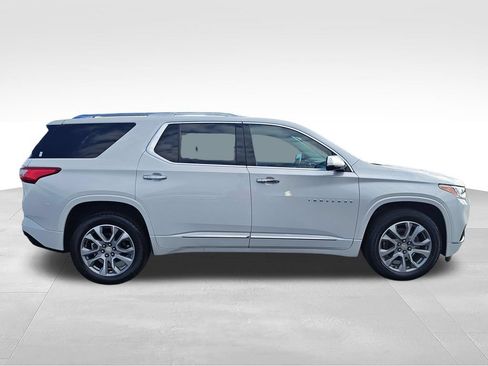 Used 2020 Chevrolet Traverse Premier FWD image 6