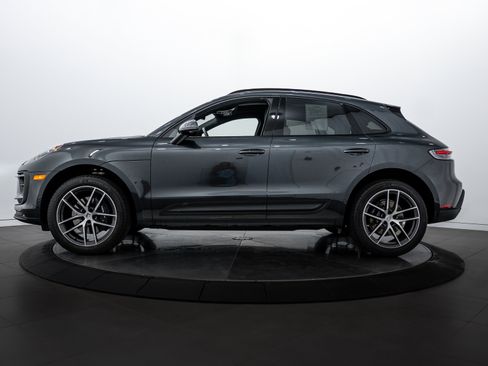 Certified 2025 Porsche Macan image 2
