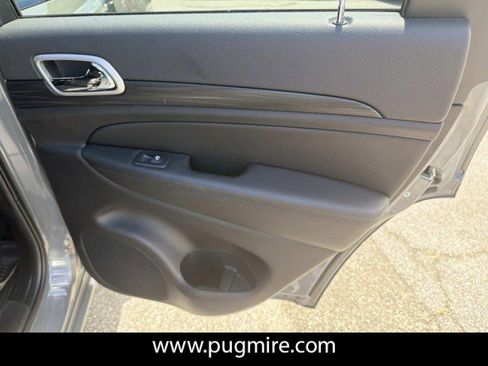 Used 2022 Jeep Grand Cherokee Laredo X RWD image 16