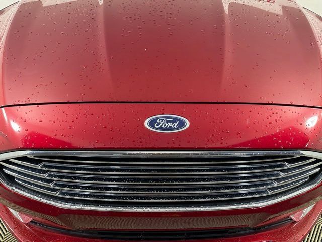Used 2017 Ford Fusion SE w/ Fusion SE Technology Package FWD image 5