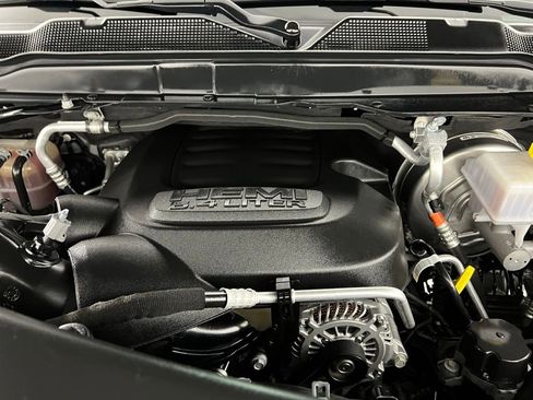 Used 2024 RAM 2500 Big Horn w/ Sport Appearance Package image 41