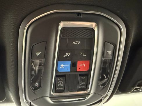 New 2025 Jeep Grand Cherokee Laredo X w/ Luxury Tech Group I AWD/4WD image 32