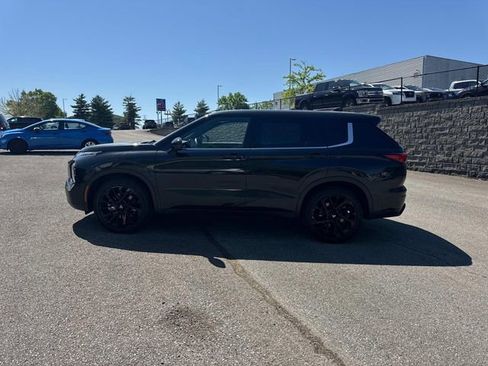 Used 2023 Mitsubishi Outlander SE FWD image 8