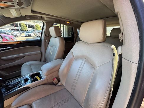 Used 2011 Cadillac SRX Luxury image 12