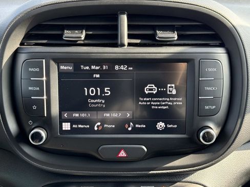 Used 2025 Kia Soul LX w/ LX Technology Package FWD image 4
