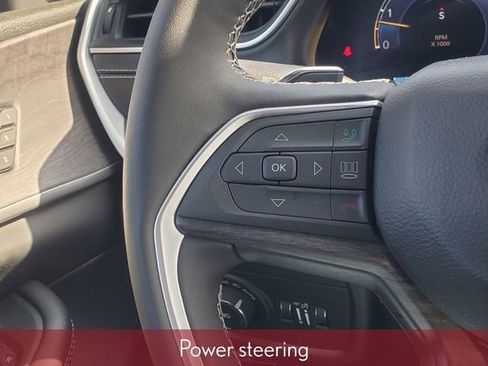 Used 2025 Jeep Grand Cherokee Limited w/ Black Appearance Package image 24