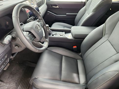 Used 2025 Lexus GX 550 AWD/4WD image 13
