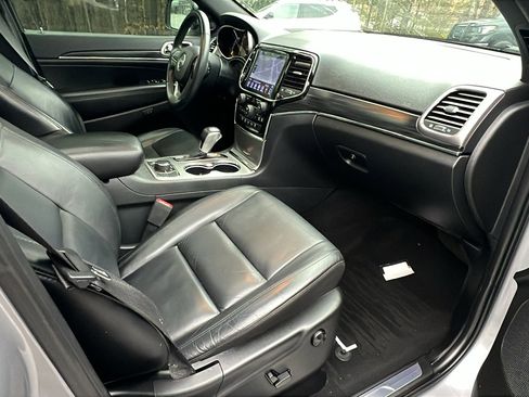 Used 2019 Jeep Grand Cherokee Limited image 21