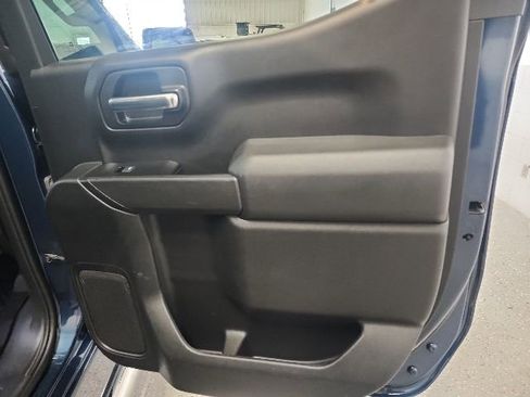 Used 2019 Chevrolet Silverado 1500 Custom Trail Boss w/ Custom Convenience Package AWD/4WD image 18