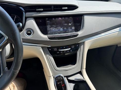 Used 2017 Cadillac XT5 Luxury w/ Driver Awareness Package FWD image 8