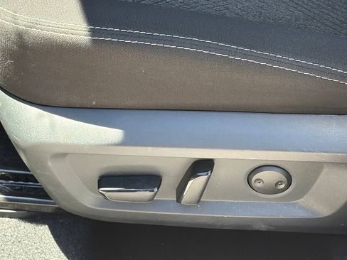 Used 2025 Nissan Rogue SV FWD image 5