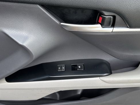 Used 2018 Toyota Camry L image 44