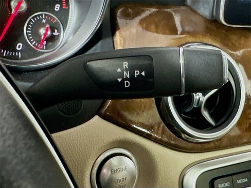 Used 2019 Mercedes-Benz GLA 250 4MATIC w/ Premium Package image 16