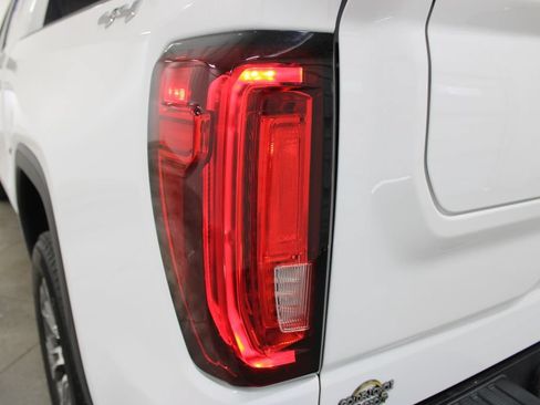 Used 2025 GMC Sierra 1500 SLT AWD/4WD image 27