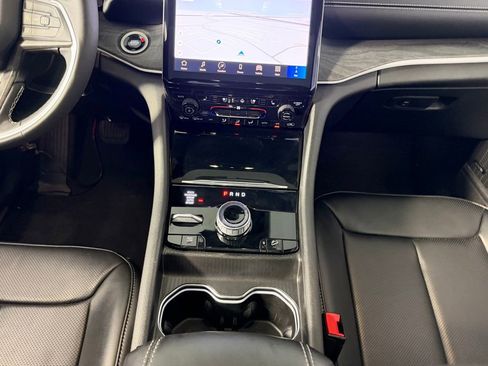 Used 2024 Jeep Grand Cherokee Limited 4xe w/ Luxury Tech Group II AWD/4WD image 16