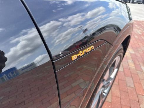 Used 2021 Audi e-tron Premium w/ Towing Package AWD/4WD image 29