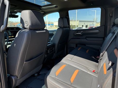 Used 2024 GMC Sierra 1500 AT4 w/ Technology Package image 32