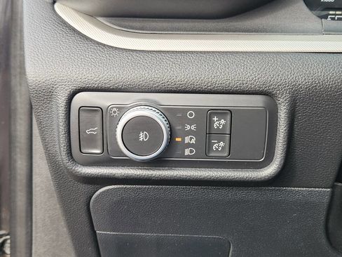 Used 2021 Ford Explorer XLT w/ Equipment Group 202A AWD/4WD image 23