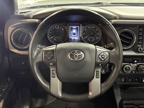 Used 2020 Toyota Tacoma TRD Sport image 26