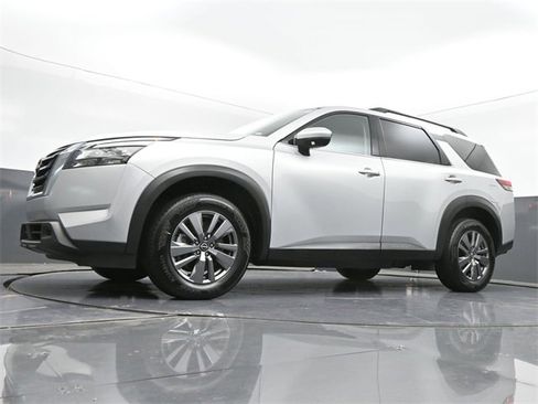 Used 2025 Nissan Pathfinder SV image 42