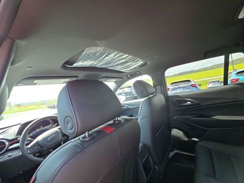 New 2026 Chevrolet Trax RS w/ Sunroof Package FWD image 21