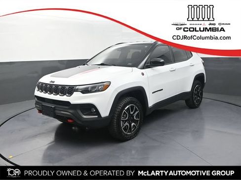 Used 2026 Jeep Compass Trailhawk AWD/4WD image 1
