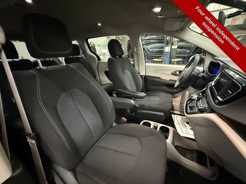 Used 2022 Chrysler Voyager LX FWD image 41