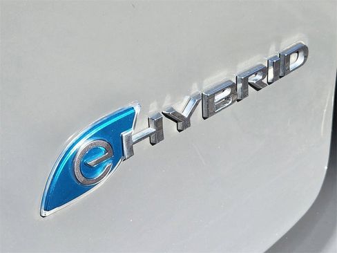 Used 2021 Chrysler Pacifica Touring-L image 8