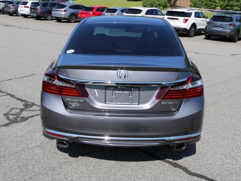 Used 2017 Honda Accord Sport image 4
