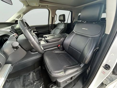 Certified 2025 Ford Expedition Platinum image 15