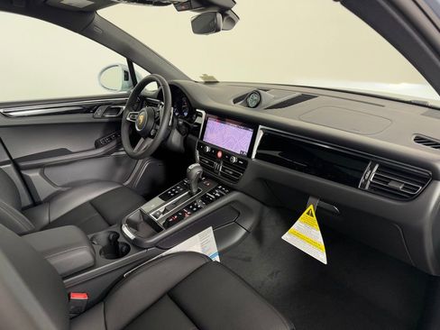 Certified 2026 Porsche Macan AWD/4WD image 17