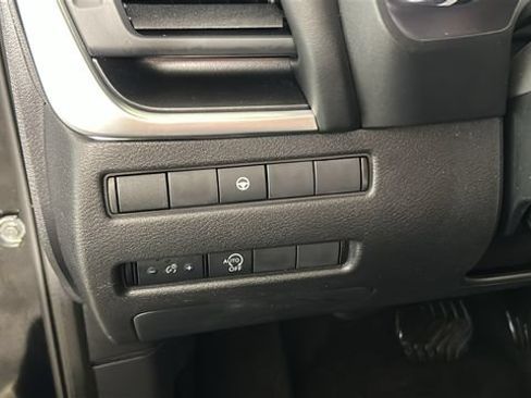 Used 2023 Nissan Rogue SV AWD/4WD image 19