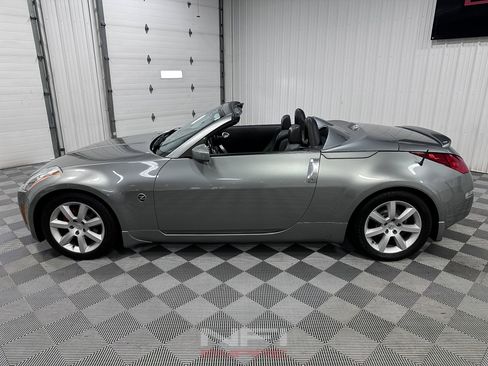 Used 2004 Nissan 350Z Touring RWD image 3