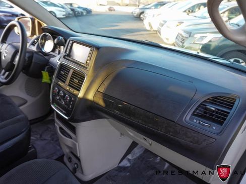 Used 2017 Dodge Grand Caravan SE image 30