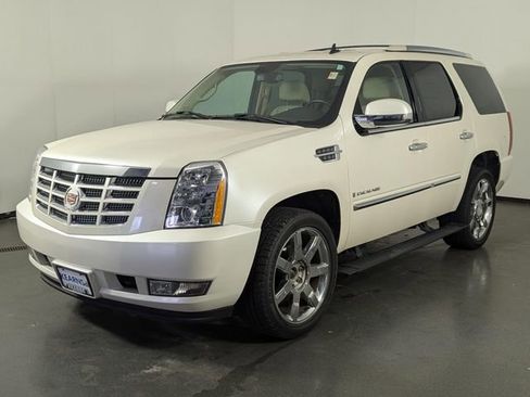 Used 2007 Cadillac Escalade AWD w/ Information Package image 4