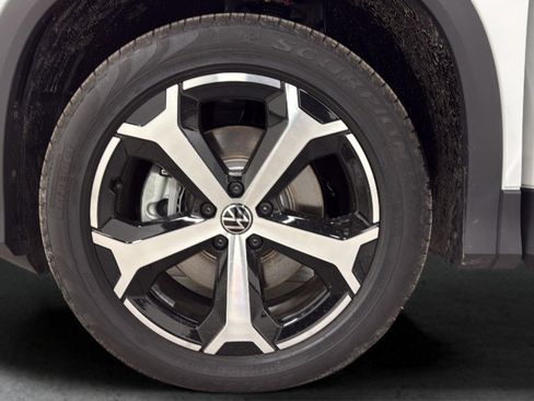 New 2026 Volkswagen Tiguan SE image 36