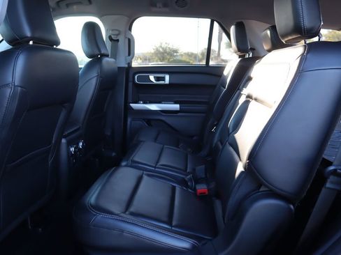 Used 2022 Ford Explorer XLT w/ Equipment Group 202A image 19
