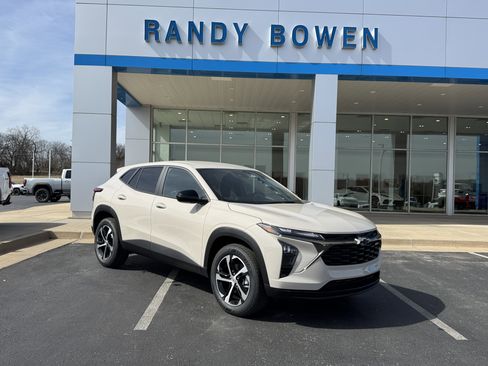 New 2026 Chevrolet Trax RS image 1