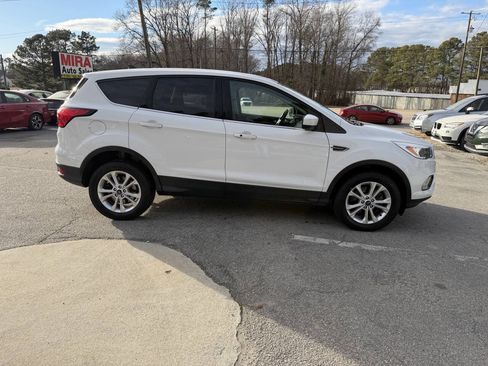 Used 2019 Ford Escape SE image 7