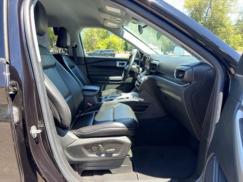 Used 2021 Ford Explorer XLT w/ Equipment Group 202A AWD/4WD image 14