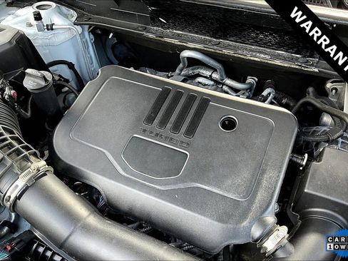 Used 2023 GMC Acadia SLE image 30