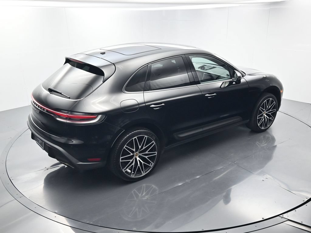 Used 2023 Porsche Macan AWD/4WD image 40