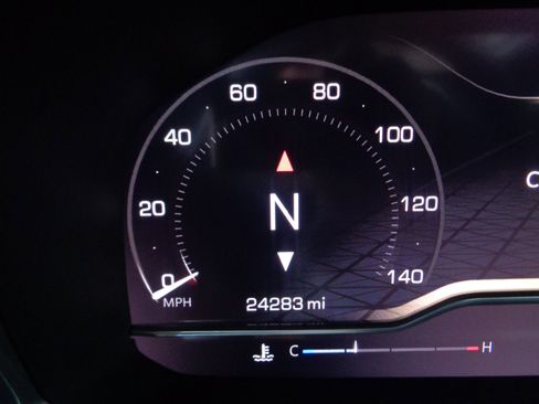 Used 2023 GMC Yukon XL AT4 w/ Technology Package image 21